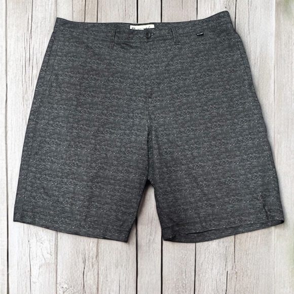 Travis Mathew Men's Golf Shorts Black Performance Tech Stretch Traveler Sz 38X10 - Picture 1 of 4